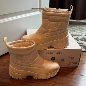 Calvin Klein Light Natural Quilted Snow Boots